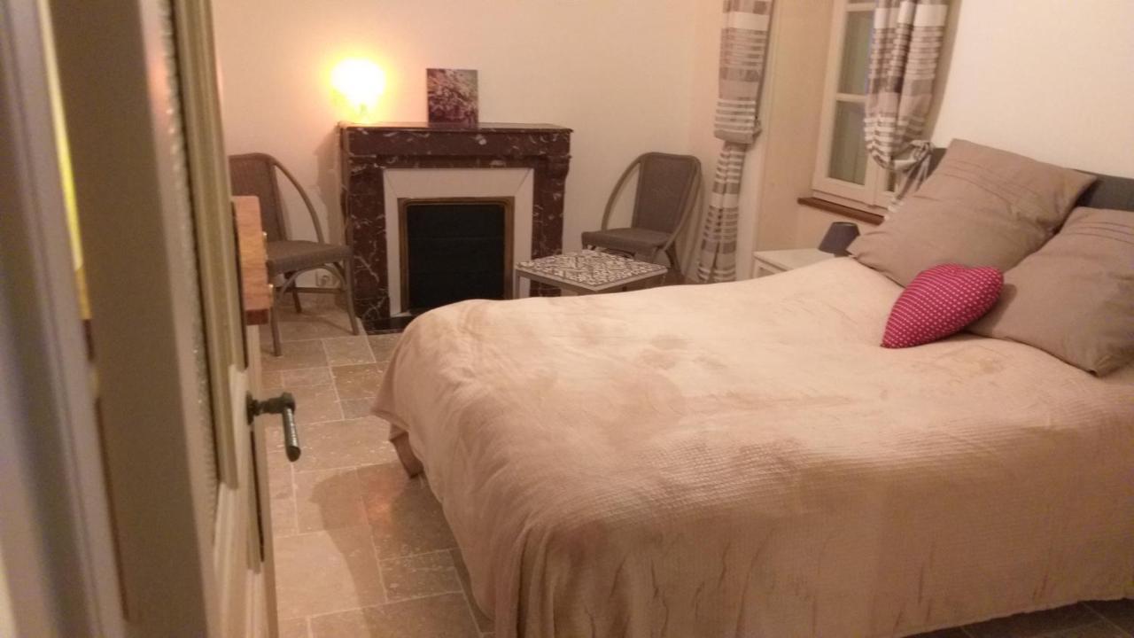 Le Gite Au Pied Du Chateau De Chaumont Exteriör bild